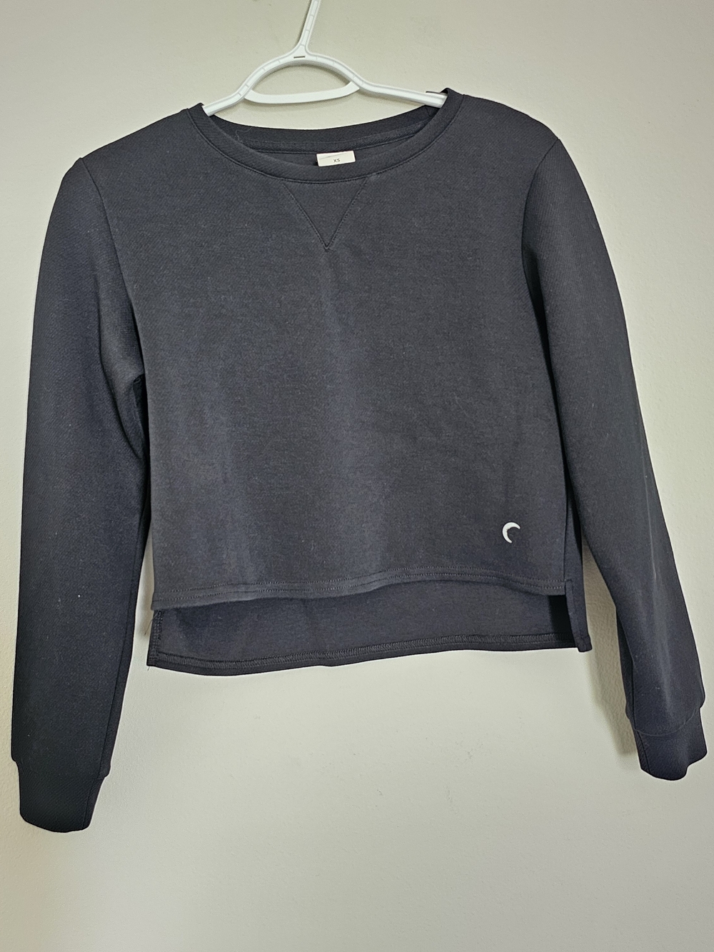 ZYIA Black Cropped Crewneck Sweatshirt